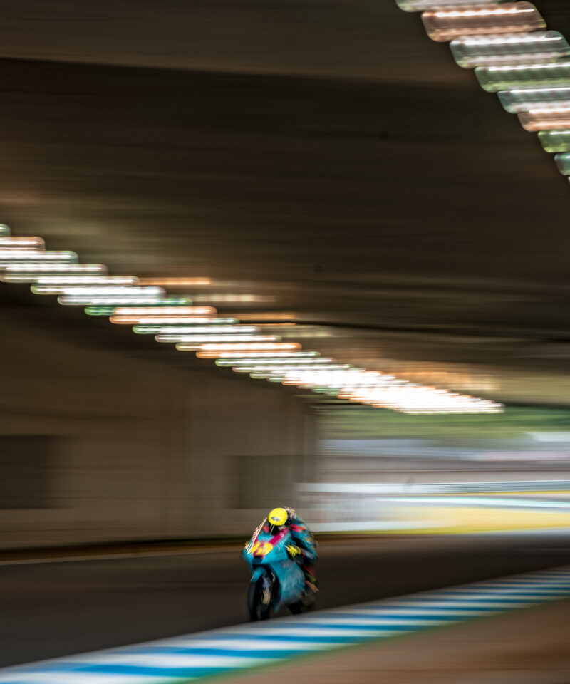 Motorrad auf der Rennstrecke Japan Motegi in Tunnel